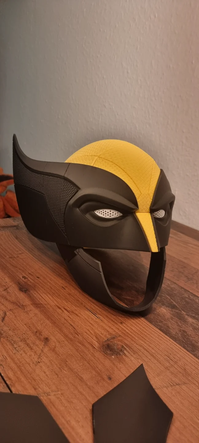 Wolverine Helmet (Textured) - real print